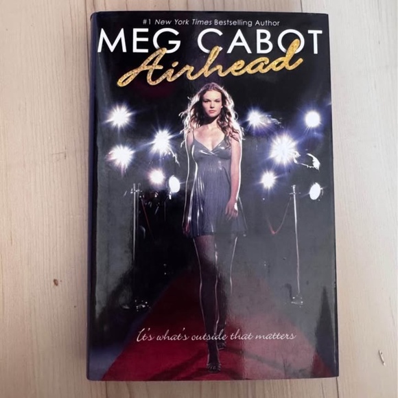 Books - Picture 5 of 16